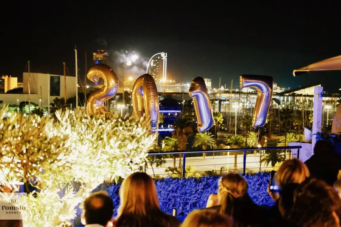 New Year's celebration with vibrant fireworks