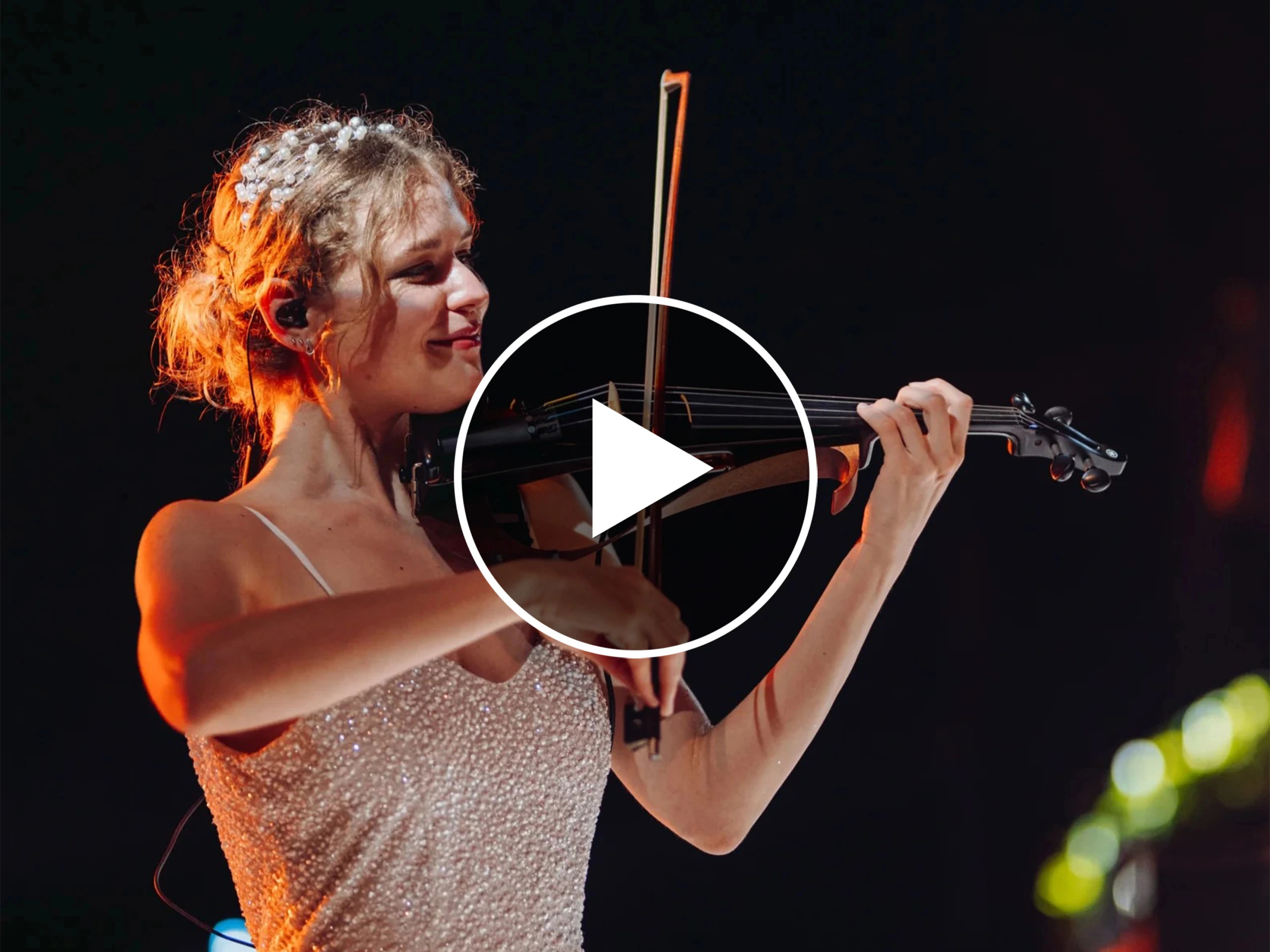 A girl playing the violin as part of Romslo Entertainment in Norway.