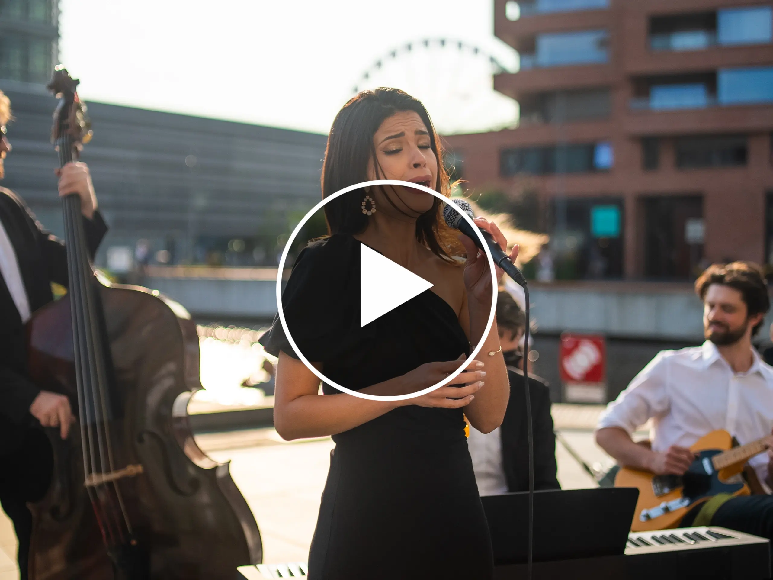 A girl singing at an event in Norway as part of Romslo Entertainment.